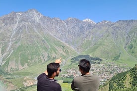 Kazbegi - Gudauri - Ananuri - Cascata di Gveleti Tour di un'intera giornata