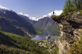 Geiranger: Rútuferð með margmála hljóðleiðsögn