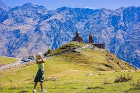 Round-Trip Bus Transfer to Gergeti Trinity Church from Kazbegi