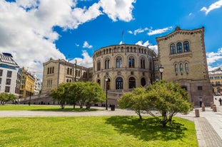 Photo of beautiful panoramic view of historic Bremen Market Square in the center of the Hanseatic City of Bremen with The Schuetting and famous Raths buildings on a sunny day with blue sky in summer, Germany.