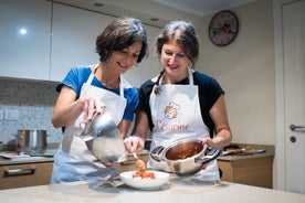 Deel je Pasta Love: kleine groep Pasta en Tiramisu-klasse in Foligno