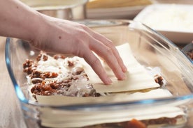 Dagtocht: lasagne kookcursus met lunch + paardrijden in Umbrië