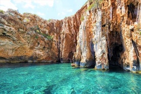 Tour privado de las rocas rojas, las islas Pakleni y las playas del sur de Hvar