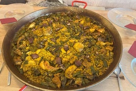 Valencian Paella class with welcome drinks and tapas