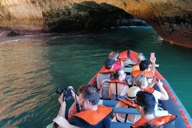 Passeio de barco às grutas de Benagil