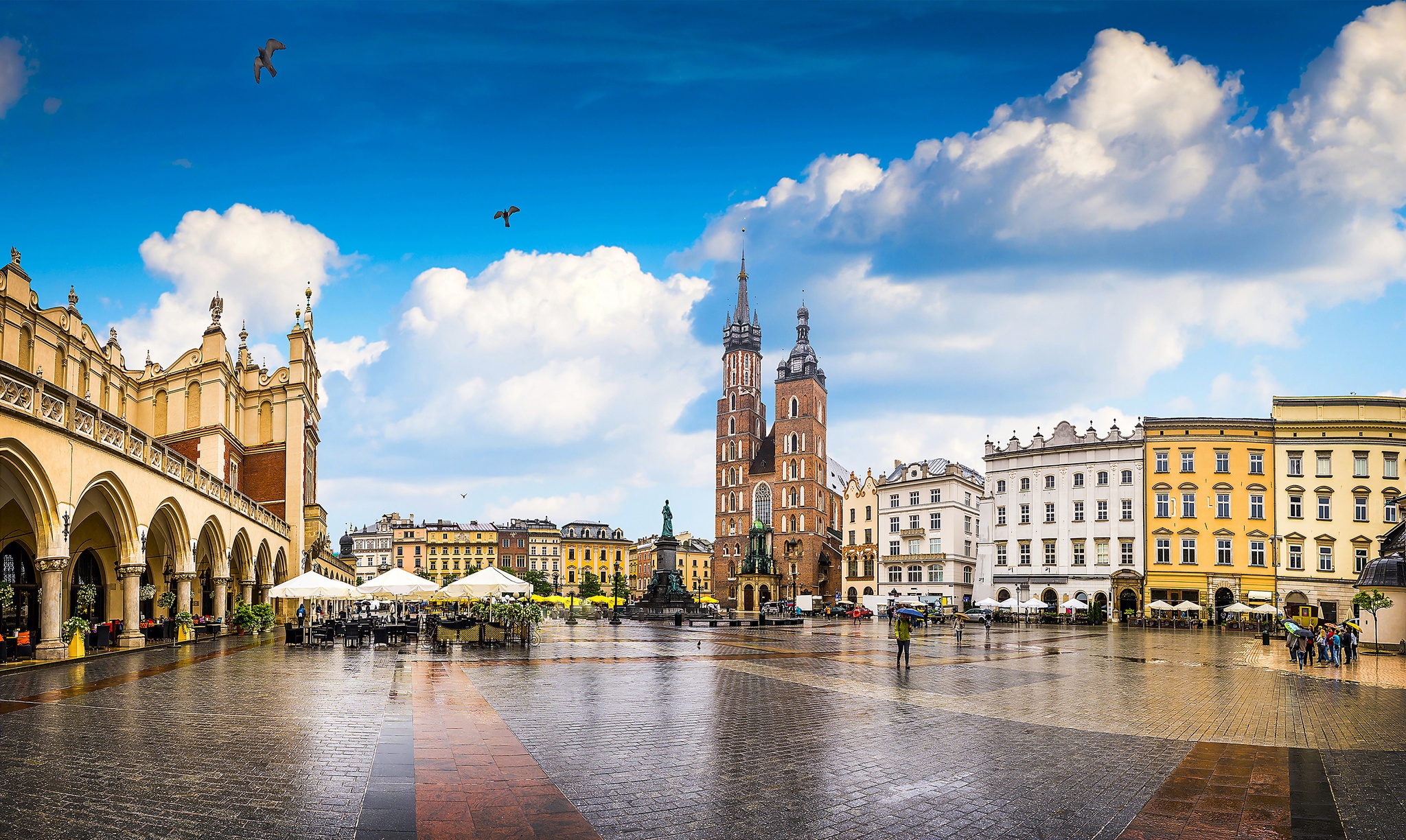 Old town Market Square in Krakow travel guide