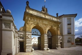 Excursión de un día a la famosa fábrica de vidrio y la cervecería Pilsner con almuerzo tradicional checo