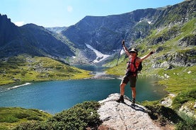 Excursão de um dia pelas montanhas Rila, caminhada pelos sete lagos e Hot Springs saindo de Sofia