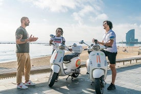 ICÔNES DE BARCELONE ET VUES PANORAMIQUES en scooter Vespa