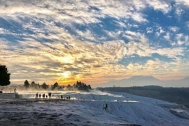 Daglig Pamukkale-guidet tur med ekstra rød forårsnydelse.