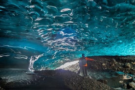 Sindri’s Ice Cave Photography Tour: A Local’s Perspective