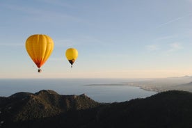 Volo privato in mongolfiera a Maiorca con champagne e tapas