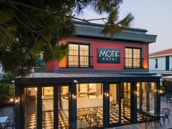 Motif Hotel