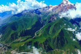 Excursion d'une journée dans les montagnes Kazbegi et Gudauri