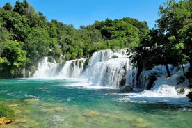 Frá Omiš: Krka fossarnir og Trogir lítil hópferð