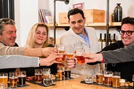 Experiencia compartida de degustación de cerveza en Atenas