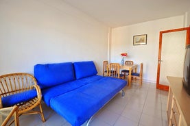 APARTAMENT PAU CASALS, 2 min walk from the sea & sea view