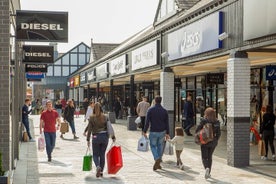 Tour privato dello shopping da Manchester all'Outlet Cheshire Oaks