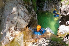 Aventure Canyoning Tour dans le canyon de Fratarica - Bovec, Slovénie