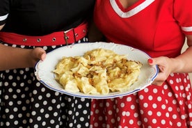 Pierogi-ruoanlaittokurssi torilla ostoksia ja paikallisia välipaloja