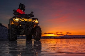 Aventura en vehículo todoterreno al sol de medianoche desde Reikiavik