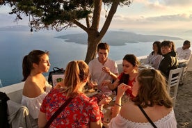 Excursão a pé ao pôr do sol em Santorini inc. degustações e 5 bebidas