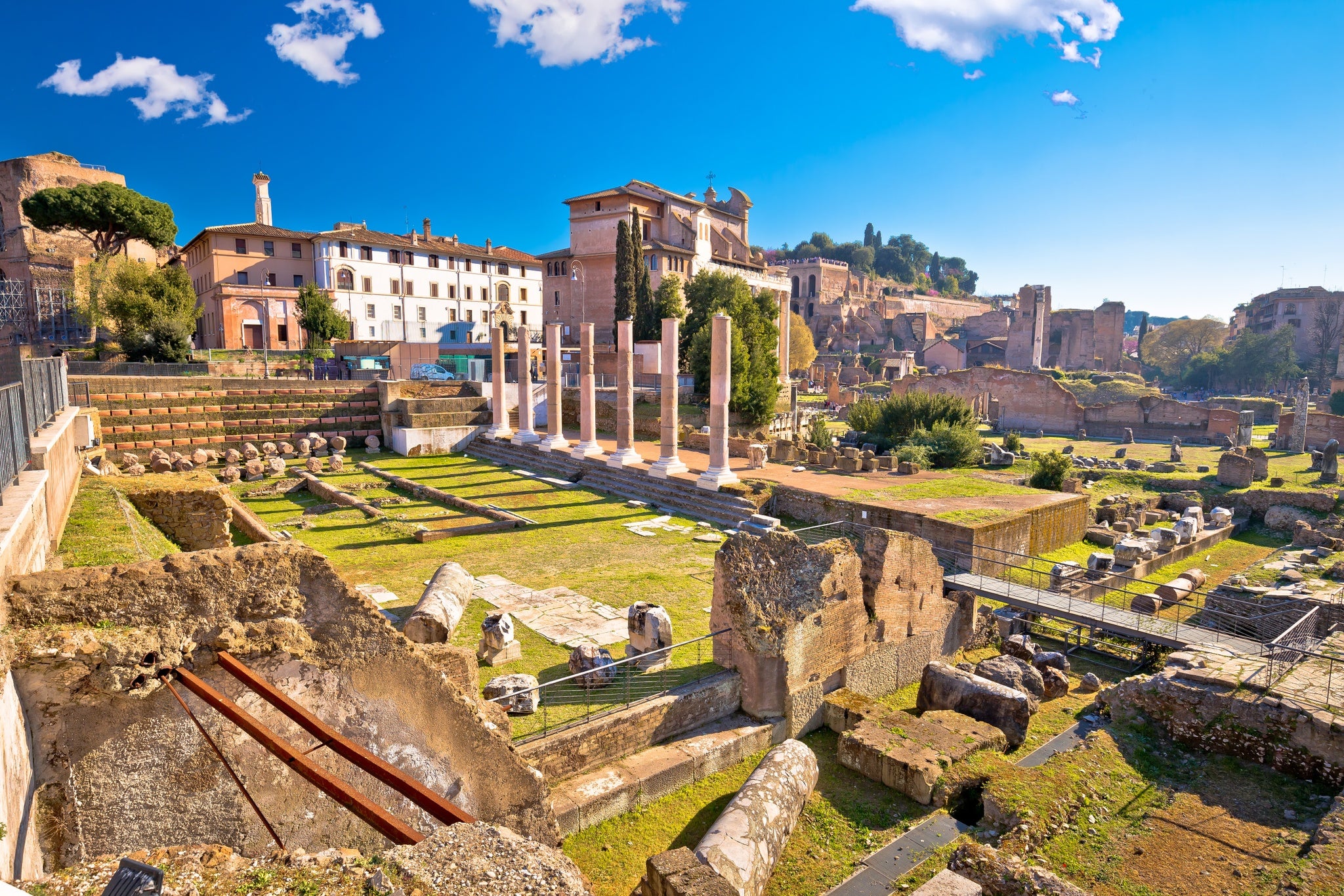 Ancient Rome Forum Romanum and Palatine hill scenic view.jpg