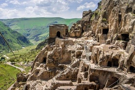 Cavernas Vardzia - Castelo Rabati - Parque Borjomi saindo de Tbilisi excursão de um dia