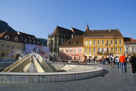 Excursion d’une journée complète au départ de Sibiu vers le célèbre château de Dracula lors de la visite des villes de Bran et de Brasov, y compris la visite de l’église noire.