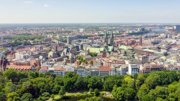 Photo of beautiful panoramic view of historic Bremen Market Square in the center of the Hanseatic City of Bremen with The Schuetting and famous Raths buildings on a sunny day with blue sky in summer, Germany.