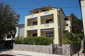 Studio Apartments Cavrak with Terrace