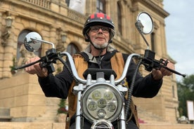 Tour guiado de 120 minutos en Trikeo y scooter eléctrico por Praga