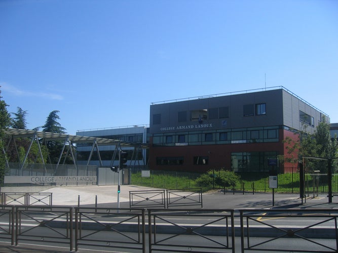 Photo of Collège Armand Lanoux, one of three junior high schools in the commune.