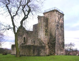 Crookston Castle