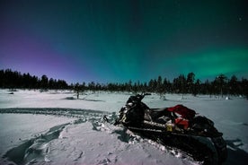 Iltamoottorikelkkasafari nuotiolla Saariselällä