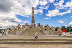 El último estudio de la forma humana en el parque de esculturas de Vigeland con un local