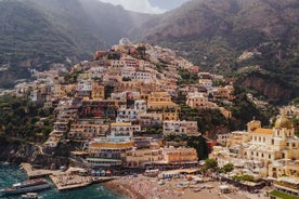 Amalfin rannikon helmiä: Positano, Amalfi ja Ravello Tour Roomasta