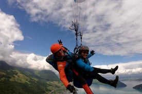 Lucerne: Unique Tandem Paragliding Flight Experience