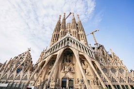 Barcelona: Sagrada Familia Aðgangsmiði án biðraða & Leiðsögn