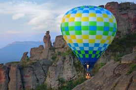 전설적인 Belogradchik Rocks를 통해 열기구 풍선 번지 점프 체험