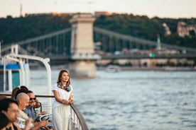 Budapest: Evening Cruise including Drinks and Live Music