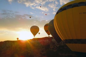 Da Antalya Tour guidato di 2 giorni in Cappadocia con Cave Hotel