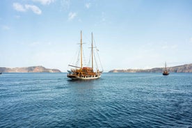 Santorini: Volcanic Islands Cruise with Hot Springs Visit