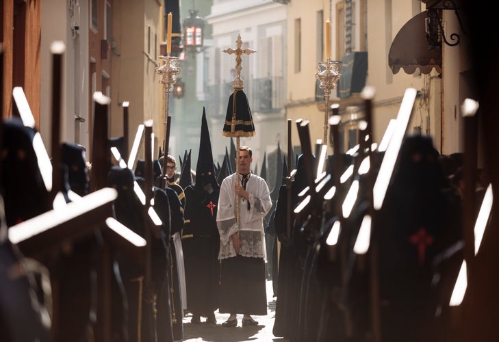 procession-in-the-streets-during-a-solemn-religiou-2024-07-08-20-45-08-utc.jpg