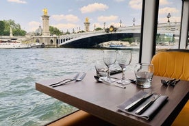 Paris Seine River dinner cruise from Alexandre III bridge