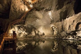 Excursão guiada para grupos pequenos para a mina de sal Wieliczka, partindo da Cidade Antiga de Cracóvia