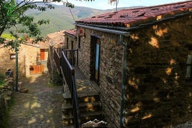 Pueblos de esquisto en la montaña Lousa