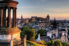 Edinburgh Scavenger Hunt and Highlights Self Guided Tour