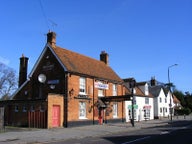 Meðalstórir bílar til leigu í Stansted Mountfitchet, Englandi