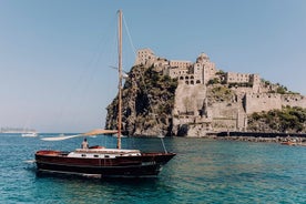 Tour pela ilha de Procida em uma escuna